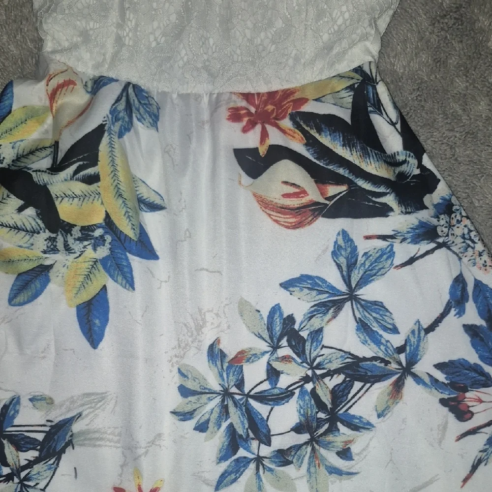Floral White Mini Dress - Picture 6 of 9